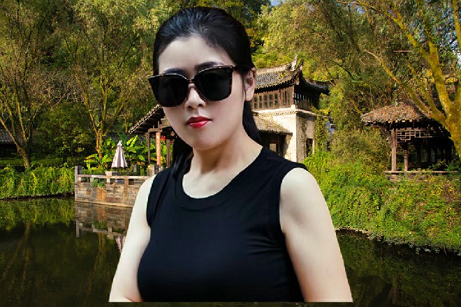 那崔大师说着，伸出手来，对着旁边的花瓶隔空打了一掌