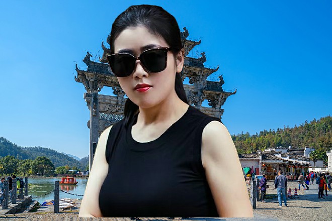 伊轩说着，直接又是一掌，狠狠拍在了龙枭涯的胸口上
