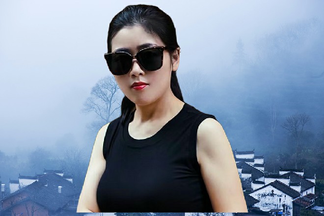 他忽然犹豫了一下，然后说道：当然，我女儿除外，