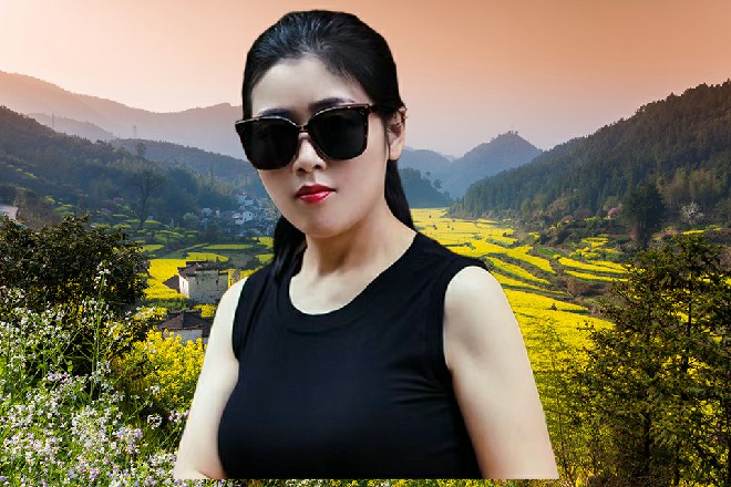 苏曼s感觉有些奇怪，这么年轻就当上教主了啊，实在是了不起