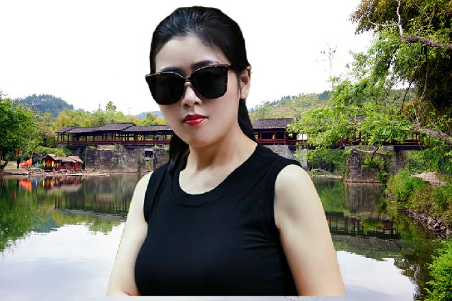 红色妖姬没好气地说道：我刚大发慈悲救了你一命，你就要我死