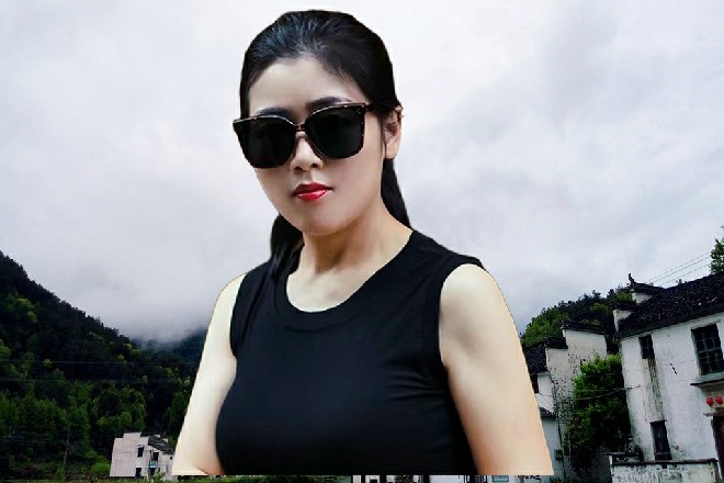 这最后一掌，直接把男人打的倒飞回去，摔到大船的甲板上面