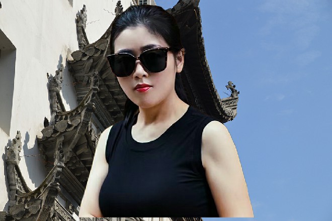 诺曦S身上带着白色的蒸汽，对着南海神尼勾了勾手指