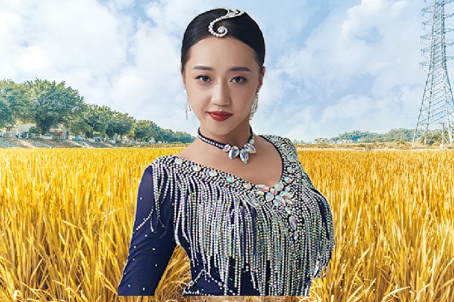 草薙上司目光炯炯地盯着若依，希望你不要被其他人打败