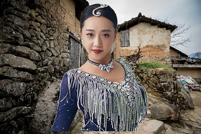 他的双腿也变得更加的修长，身上的肌肉也变得更加均匀