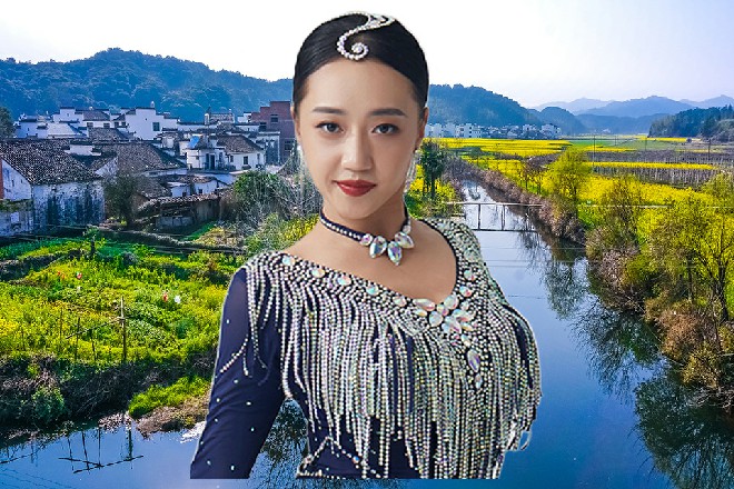 伊轩让小个子有些纳闷，但他可不想随便就跟恶魔亲近