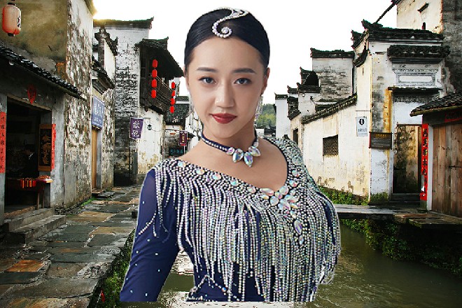 他把王玥丢到了自己偷来的那辆皮卡里面，然后锁好车门