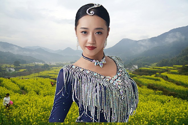 惠子对着红色妖姬挤挤眼睛，大管家，到你发挥价值的时候了