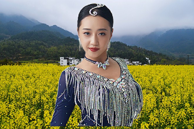 乔尼笑道：都说现在房地产捞金最快，我也想分一杯羹啊