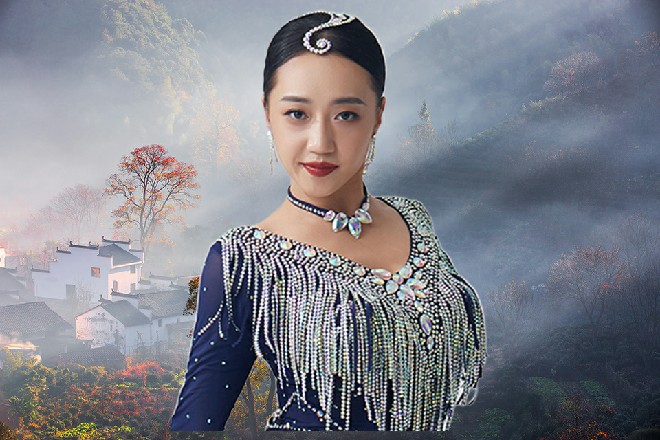 两个人招式互相拼撞，爆发出强烈的气劲，冲击在四周