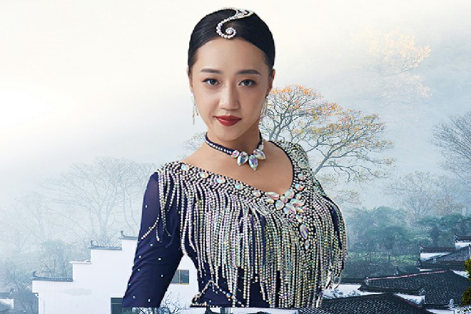 众人围了过来，而小女孩趁机扭头就跑，伊轩扭头问道