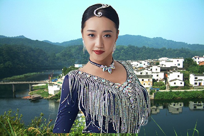 Abb面带微笑，这一掌，就能使出若依的七八分实力来