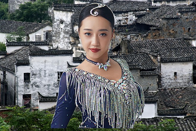 伊轩指着那根绳子问道，难不成这罗芙还喜欢SM不成