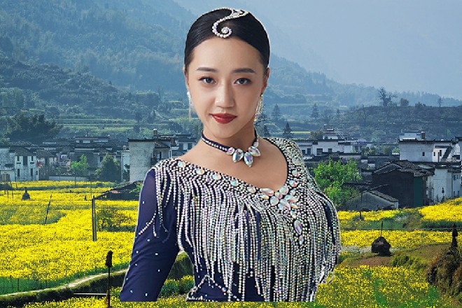 战龙诀开启，红色妖姬的一双手上甚至长出了鳞片一样的东西