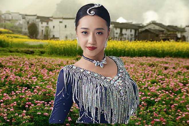 Abb带着左京华，一路回到了H市，扔到了自己的藏身处