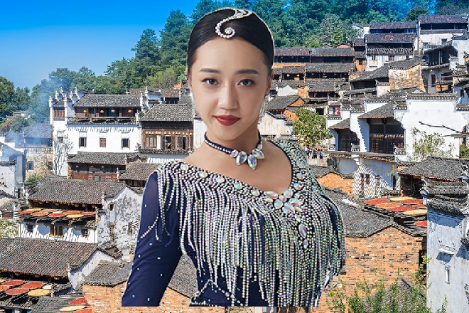 四周只有安静的树林，黑夜笼罩在这里，一切都重归平静