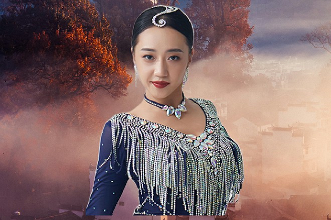汪长老似乎也注意到了红色妖姬的目光，他就是嵩山派的大掌剑