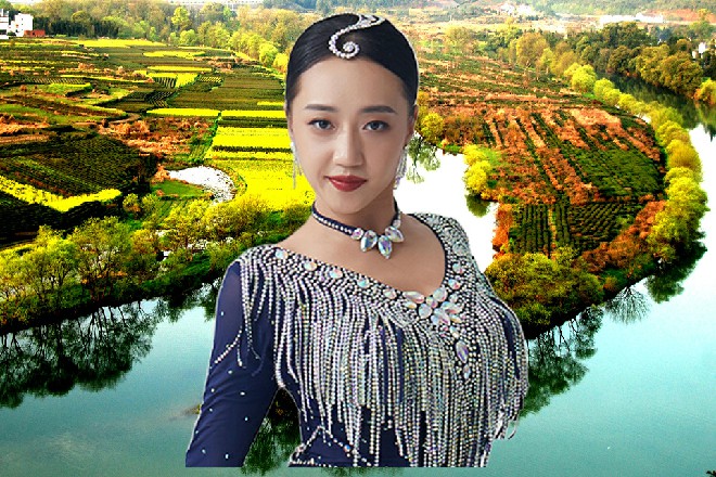 红色妖姬身体摔了出去，直接在空中一个翻身，重重地砸在地上