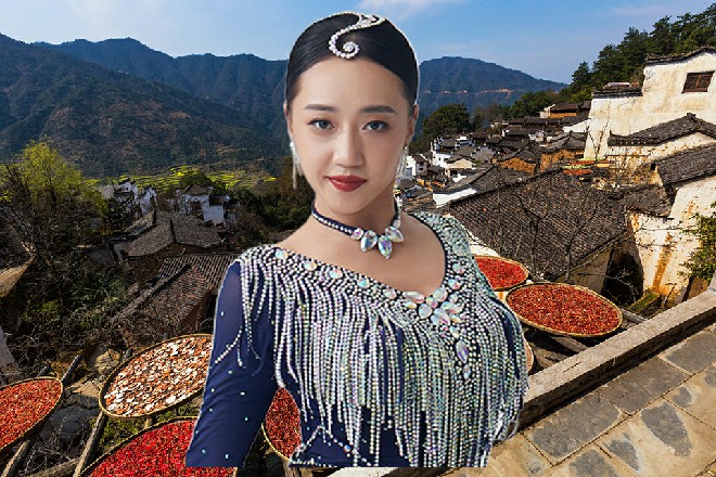 陈醉忍住脾气，一屁股坐在椅子上，却是恶狠狠地瞪着红色妖姬