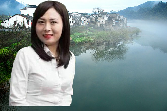 蓝水心咬着嘴唇，直接一扭头，向着山下就飞身略去