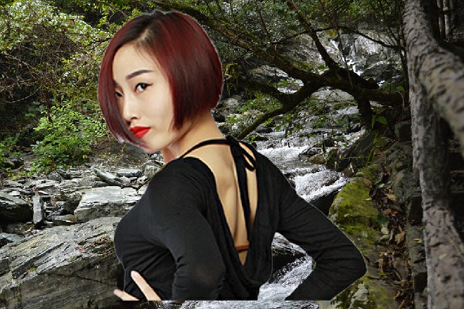 董晴真是个有勇无谋的女人啊，慌乱中竟然靠这招来躲避