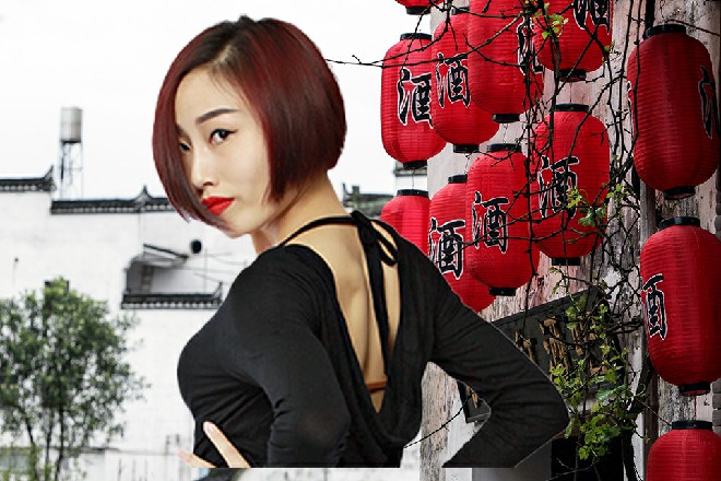 红色妖姬恨不得自己也变成阿拉斯加犬，然后蹭蹭人家王玥的胸