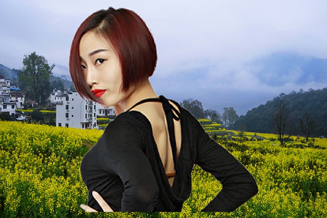 旁边那个女人看着苗甜，撇撇嘴，你当年的眼光也不怎么样嘛