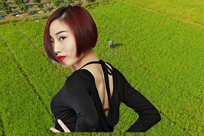 滚开臭娘们你撞了我还想装好人说吧，公了还是私了