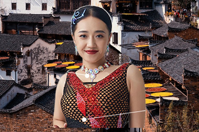 诺曦S对着韦杰挤挤眼睛，不如你喂你炮哥喝了这杯酒吧