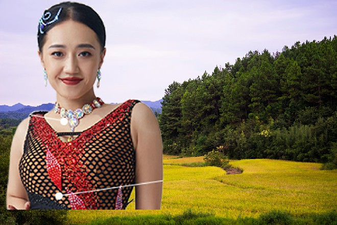哈迪斯拎起一个笼子，玛哈坐在里面，还在淡定地打游戏