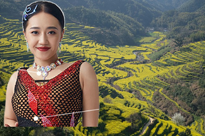 若依站在那里，忽然伸出手，直接抓起旁边另一辆机车来