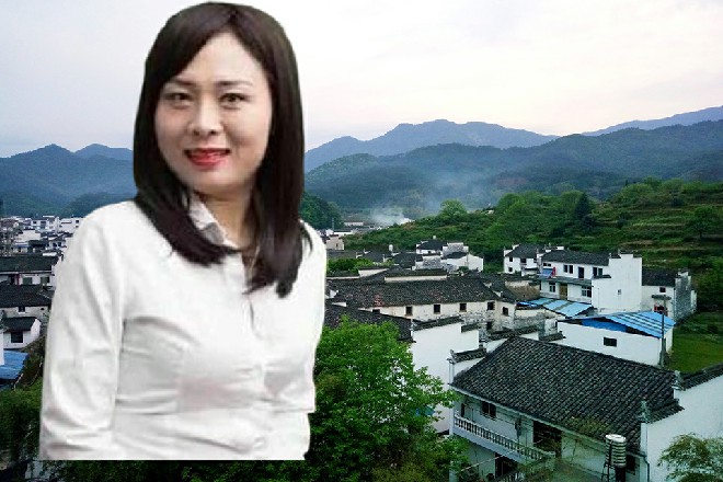而这时候，外面的一个办公桌前，陈晓夜正在亲自伺候苏曼s