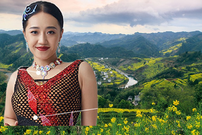 而那金发男子的宝座，就矗立在小山上面，触目惊心