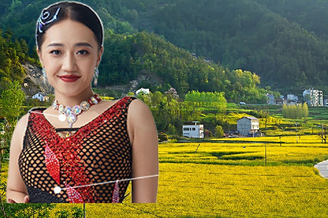 红色妖姬摇摇头，继续说道：其实，王总你是一只转世的狐狸精
