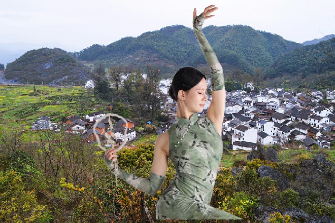 这两个女人面对面站着，漂亮的眼睛里都泛出了浓浓的敌意