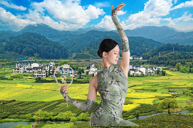 这些人一个个十分兴奋，手里拿着相机什么的，拼命拍照