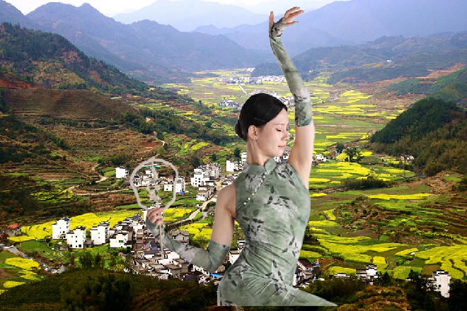 乌拉尔神根本不在意，他任凭那巨刃砍在了自己的身上