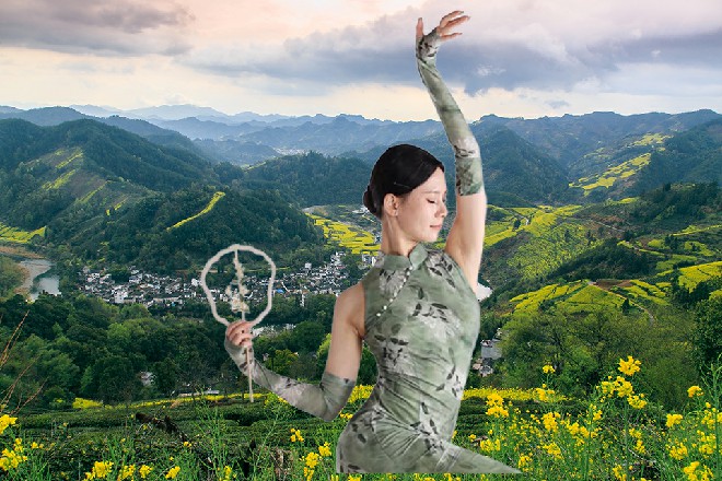 难怪两个生面孔混在人群中，竟然那么多人都没发现