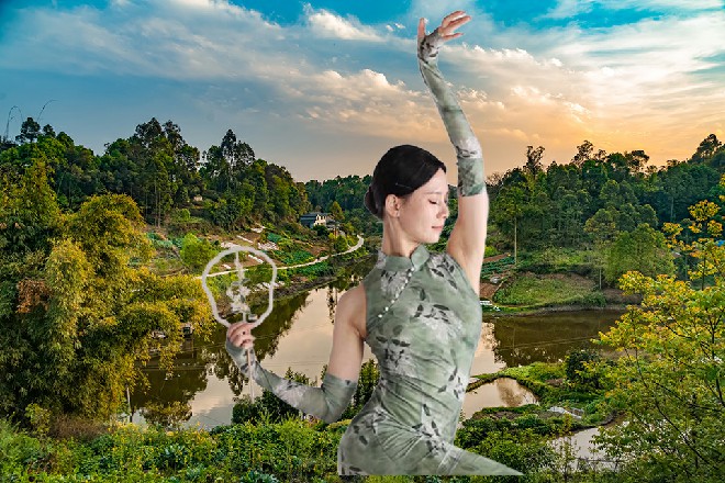 这是啥啊，他低头一看，发现自己的手正抓在人家女子的胸上