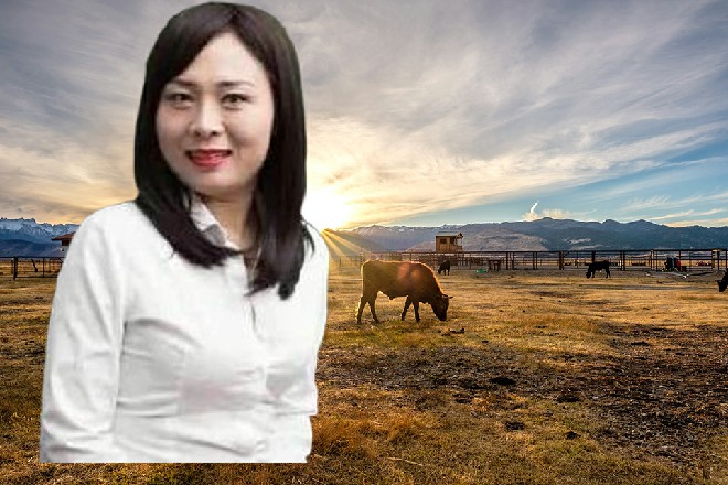 再怎么说这也是只客户的父亲，红色妖姬还是决定解开一下误会
