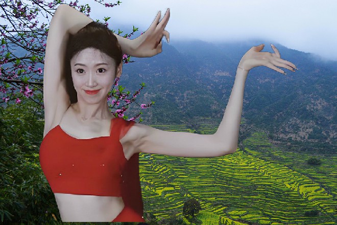 蜂王似乎很兴奋，他跟伊轩打的火热，两个人不相伯仲