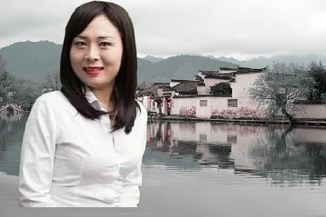 现在帽衫男如同铁锁一般，牢牢锁着雷丁，让他动弹不得