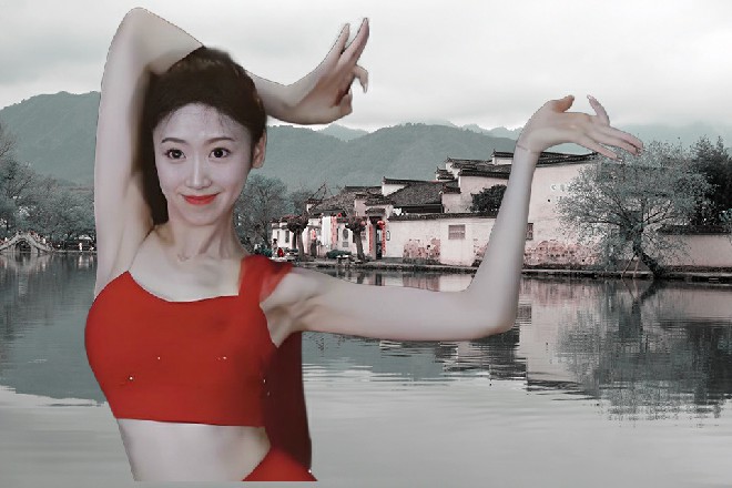 苏曼s把皮球推给了她，罗芙也不能吭声，只能默默地配合了