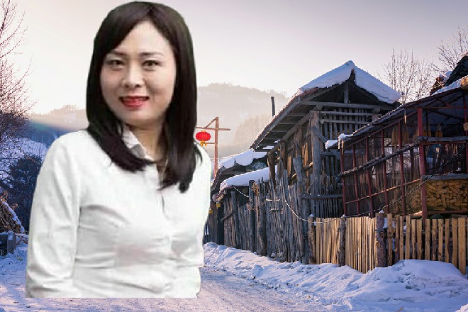 忍者从草丛中跳了出来，兜裆布被树枝都给扯得一条一条的