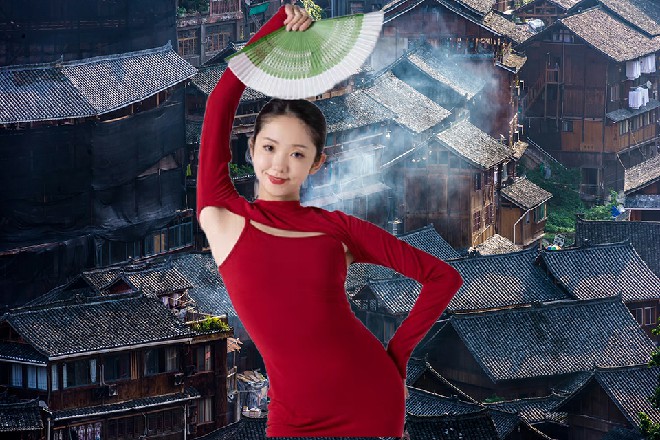 诺曦S冷笑，逢年过节的时候，应该会有人替你烧香的