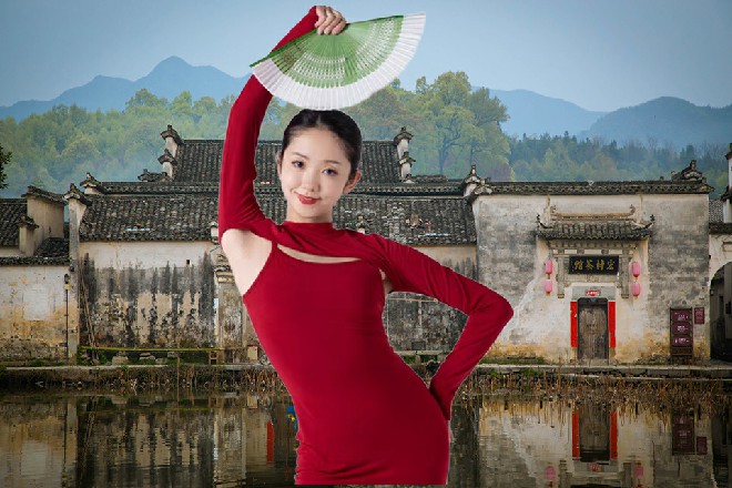 诺曦S点点头，最后一个问题，是谁教给您真气的呢