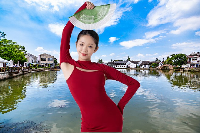 若依说着，护体罡气也打开来，站在那里凝视着草薙上司