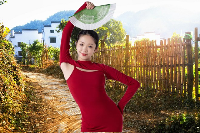 奥斯曼说着，手掌很随意地摩擦在女公关的大腿上面