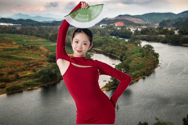 安妮对着他们挤挤眼睛，能容纳五个人呢，我们正好一起走