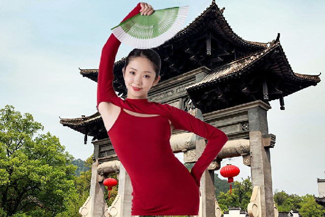 刘董在旁边咆哮，这个保安，是谁招聘进来的太无法无天了